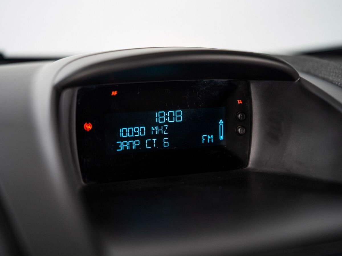 Ford Fiesta 2015 - фото автомобиля