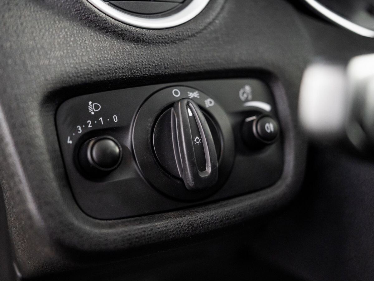 Ford Fiesta 2015 - фото автомобиля