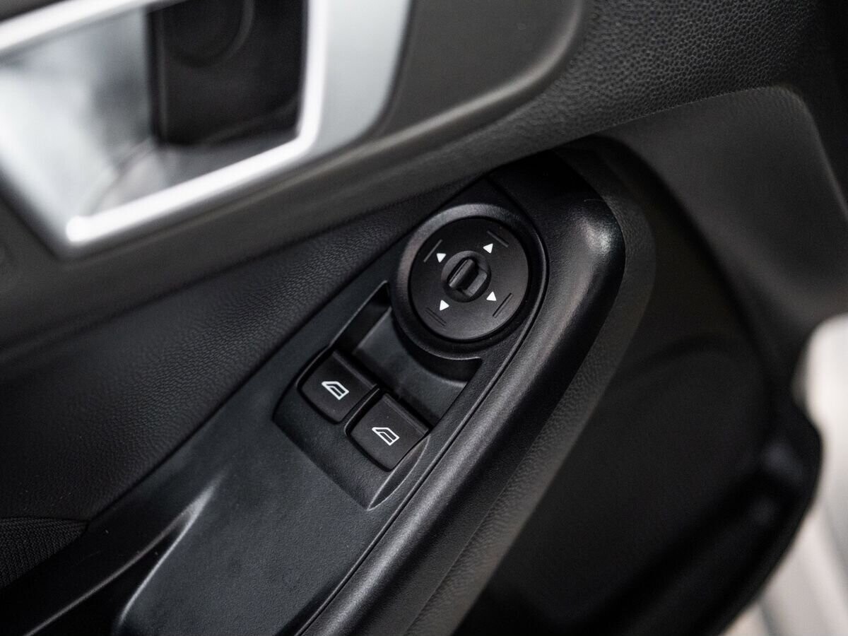 Ford Fiesta 2015 - фото автомобиля