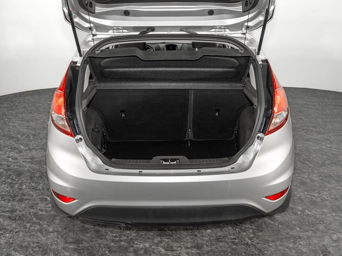 Ford Fiesta 2015 - фото автомобиля