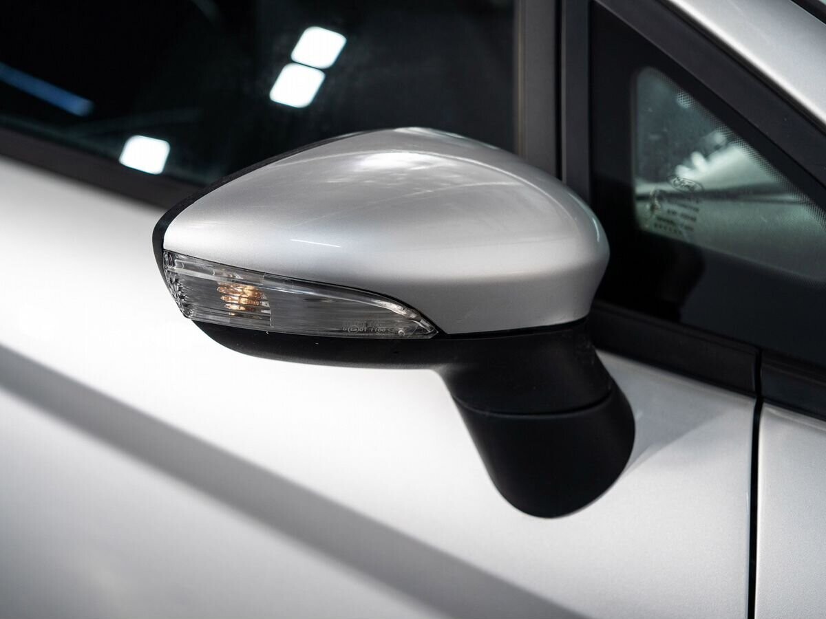 Ford Fiesta 2015 - фото автомобиля