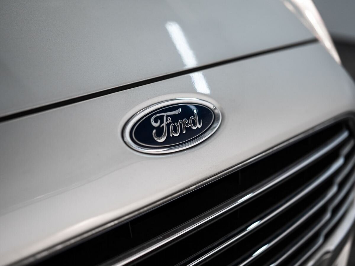 Ford Fiesta 2015 - фото автомобиля