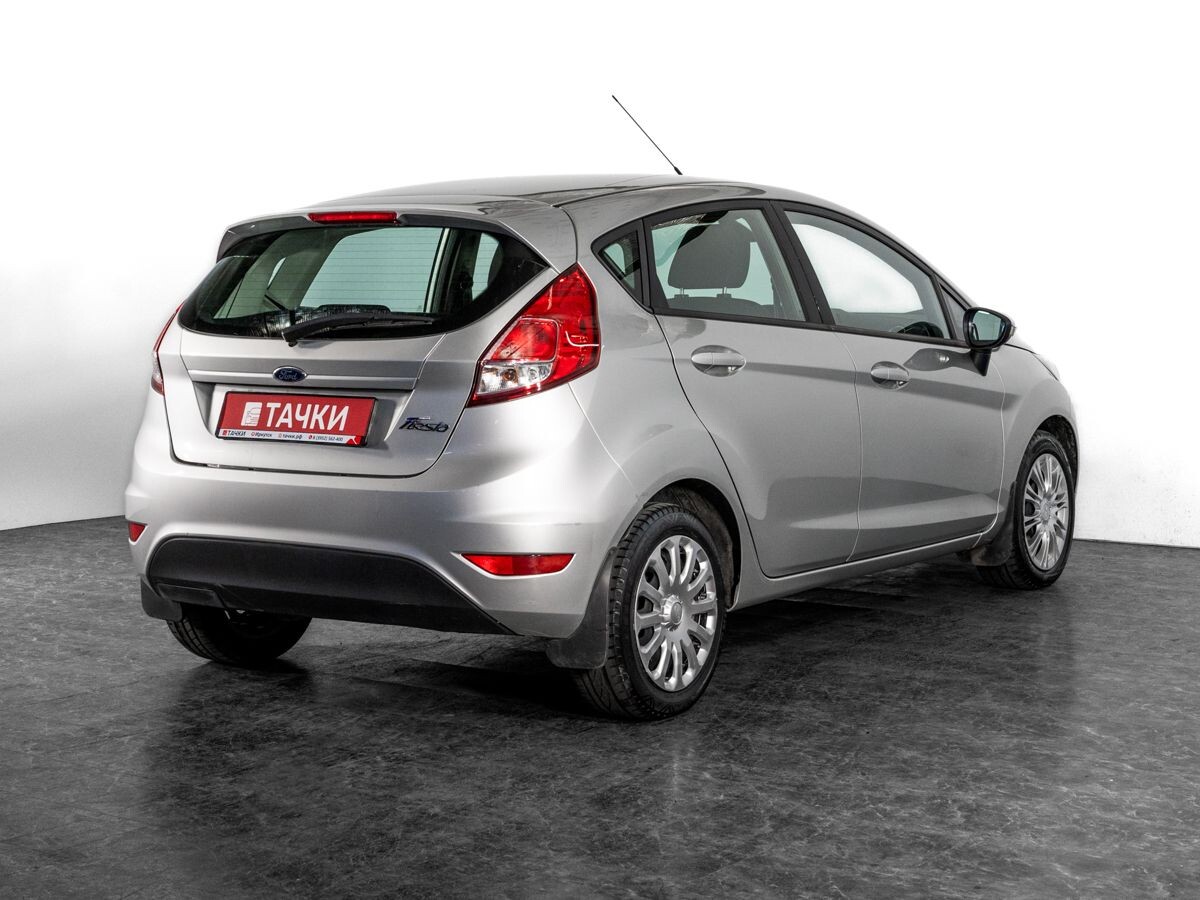 Ford Fiesta 2015 - фото автомобиля