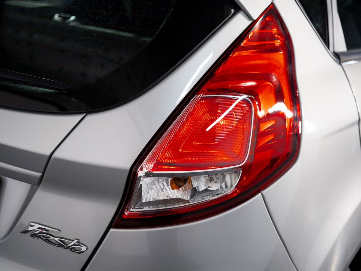 Ford Fiesta 2015 - фото автомобиля