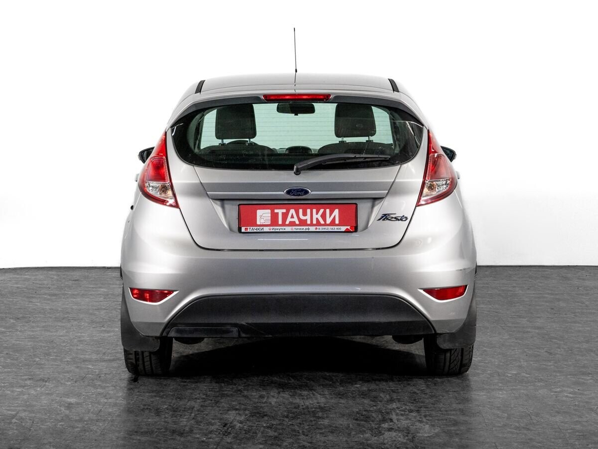 Ford Fiesta 2015 - фото автомобиля