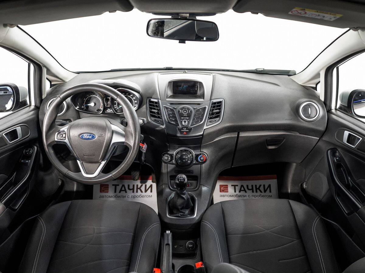 Ford Fiesta 2015 - фото автомобиля