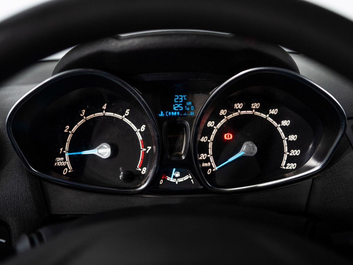 Ford Fiesta 2015 - фото автомобиля