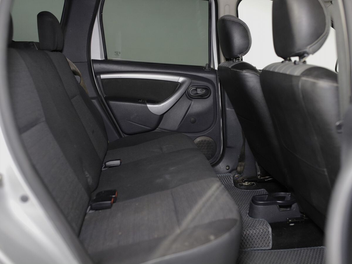 Renault Duster 2012 - фото автомобиля