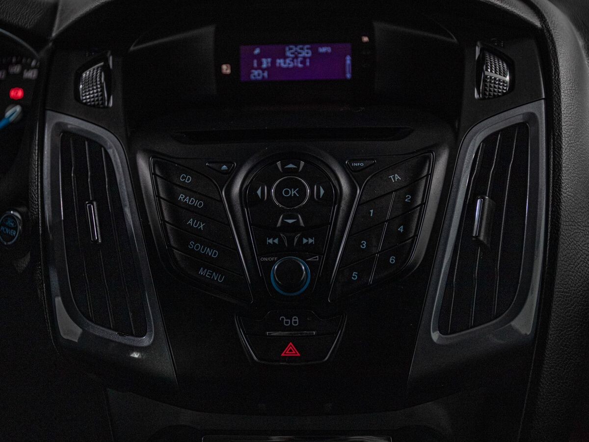 Ford Focus 2011 - фото автомобиля