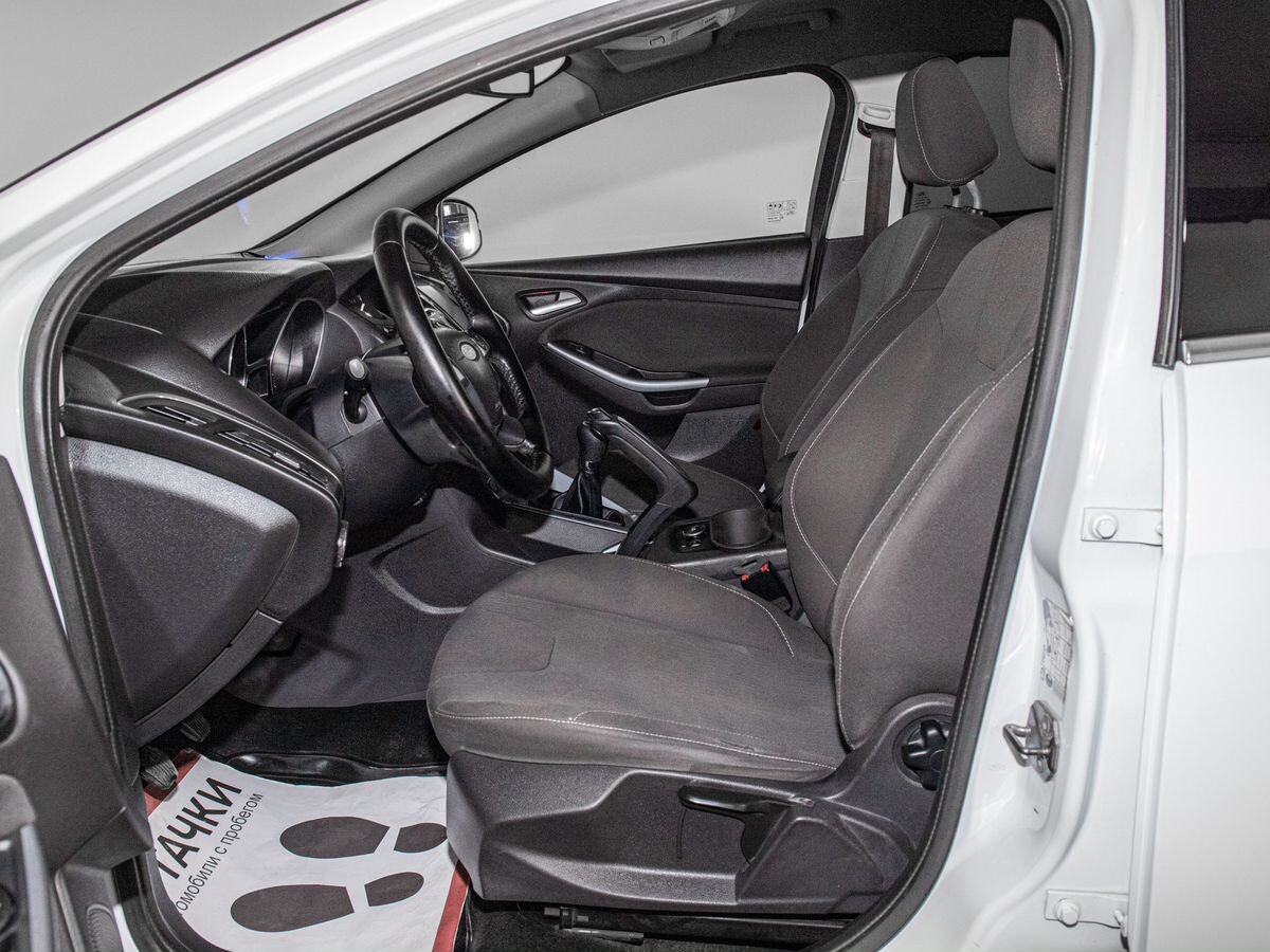 Ford Focus 2011 - фото автомобиля