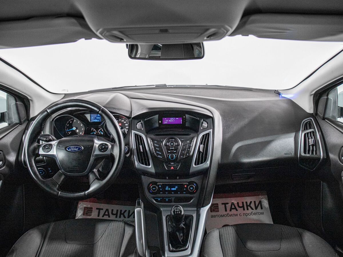 Ford Focus 2011 - фото автомобиля