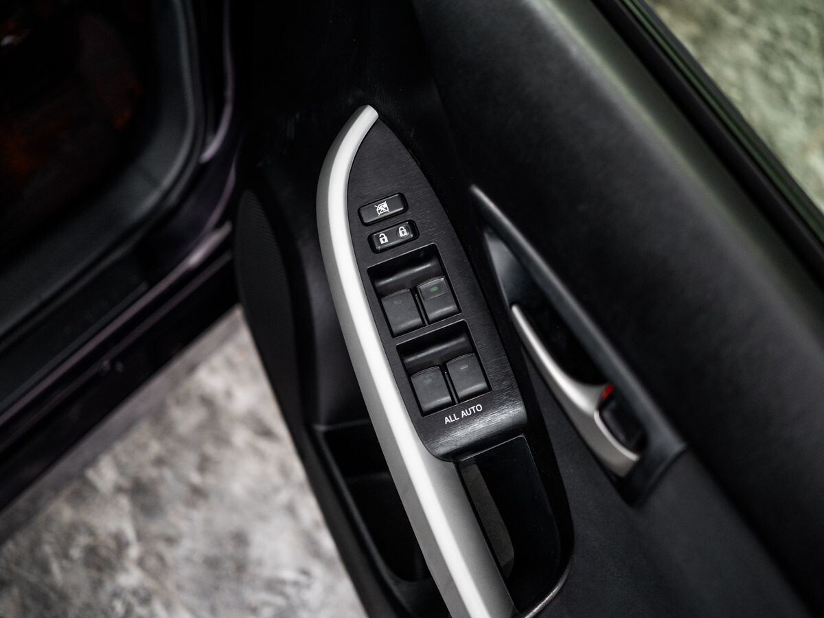 Toyota Prius 2012 - фото автомобиля