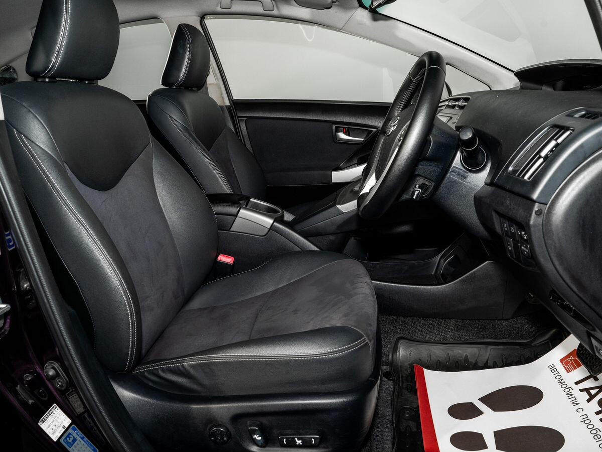 Toyota Prius 2012 - фото автомобиля