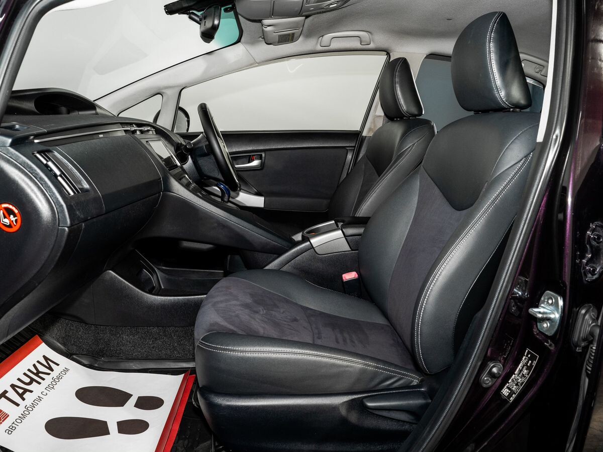 Toyota Prius 2012 - фото автомобиля