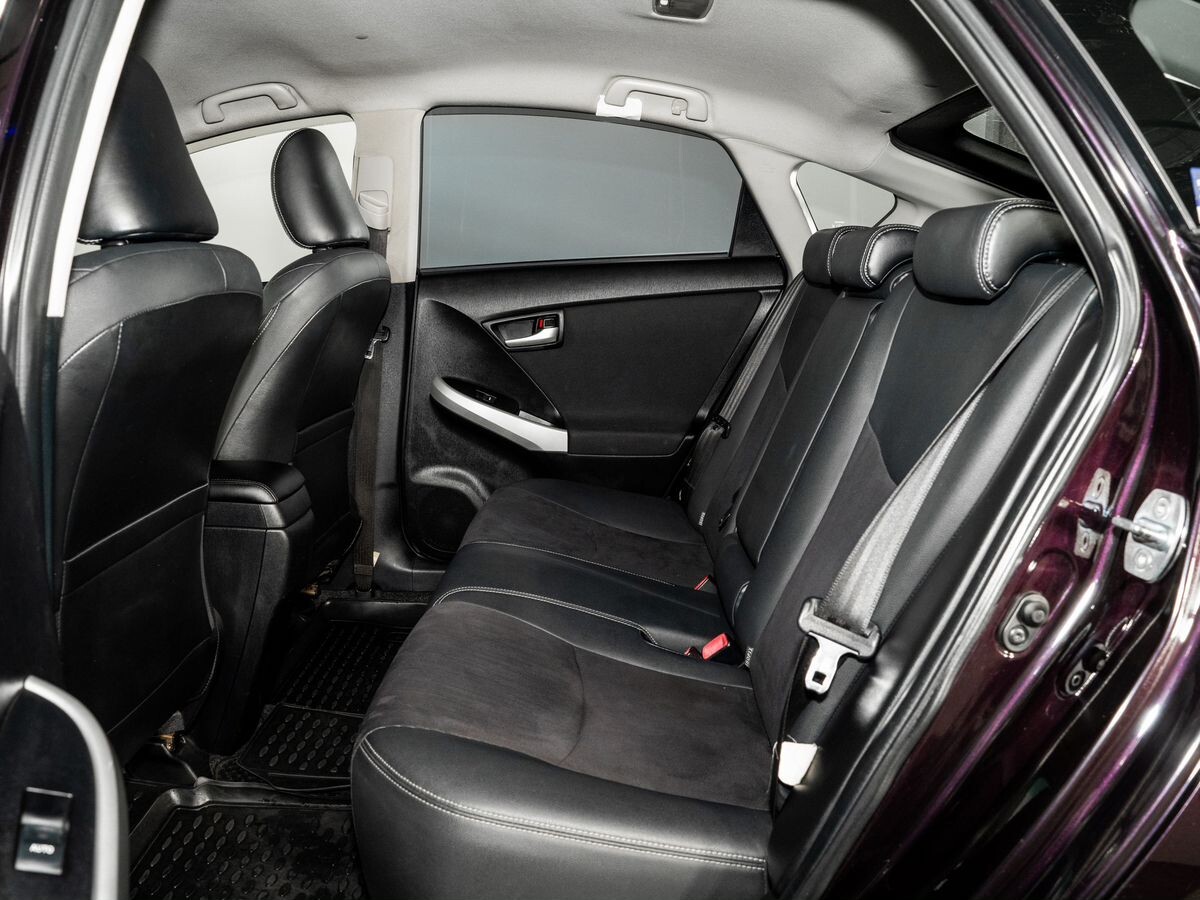 Toyota Prius 2012 - фото автомобиля