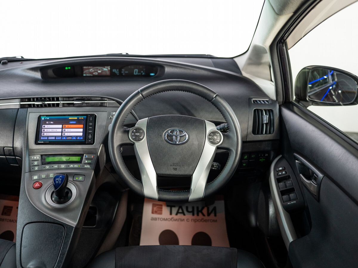 Toyota Prius 2012 - фото автомобиля