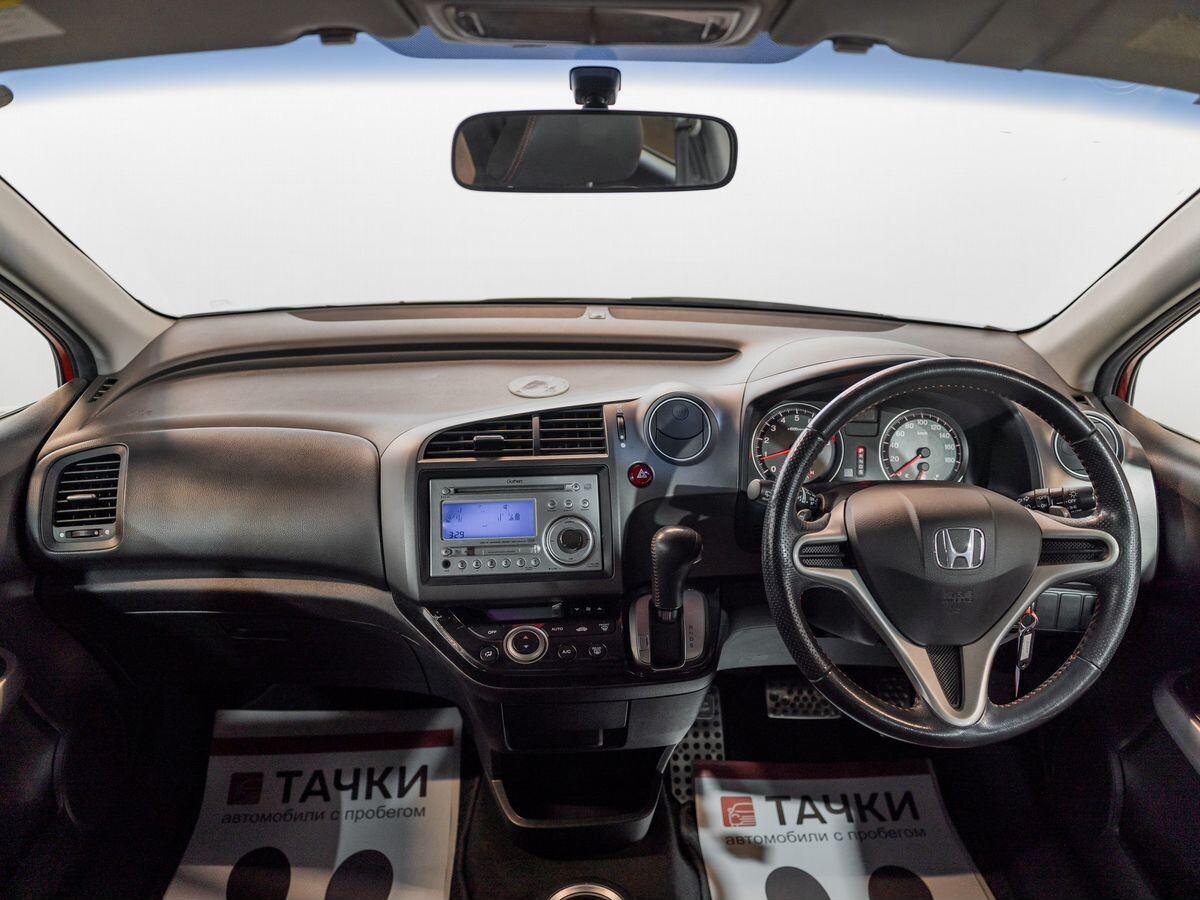 Honda Stream 2010 - фото автомобиля