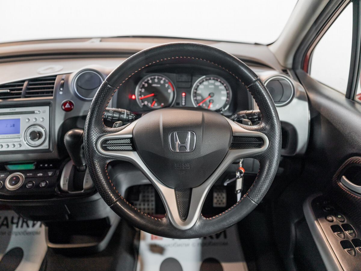 Honda Stream 2010 - фото автомобиля