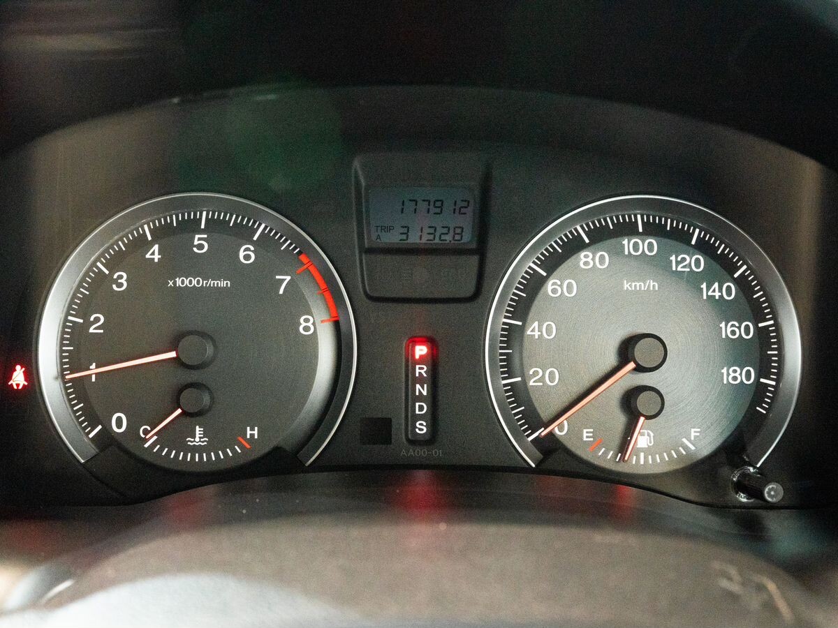 Honda Stream 2010 - фото автомобиля