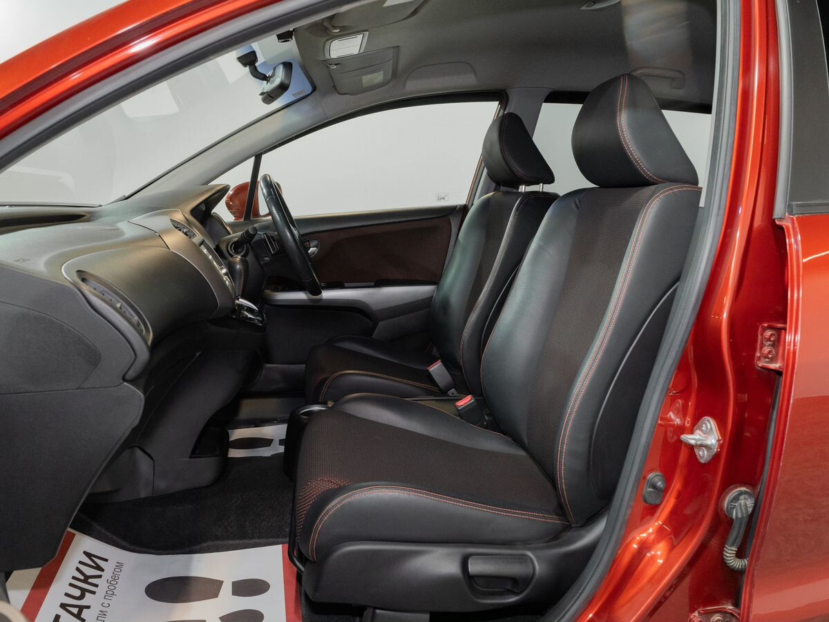 Honda Stream 2010 - фото автомобиля