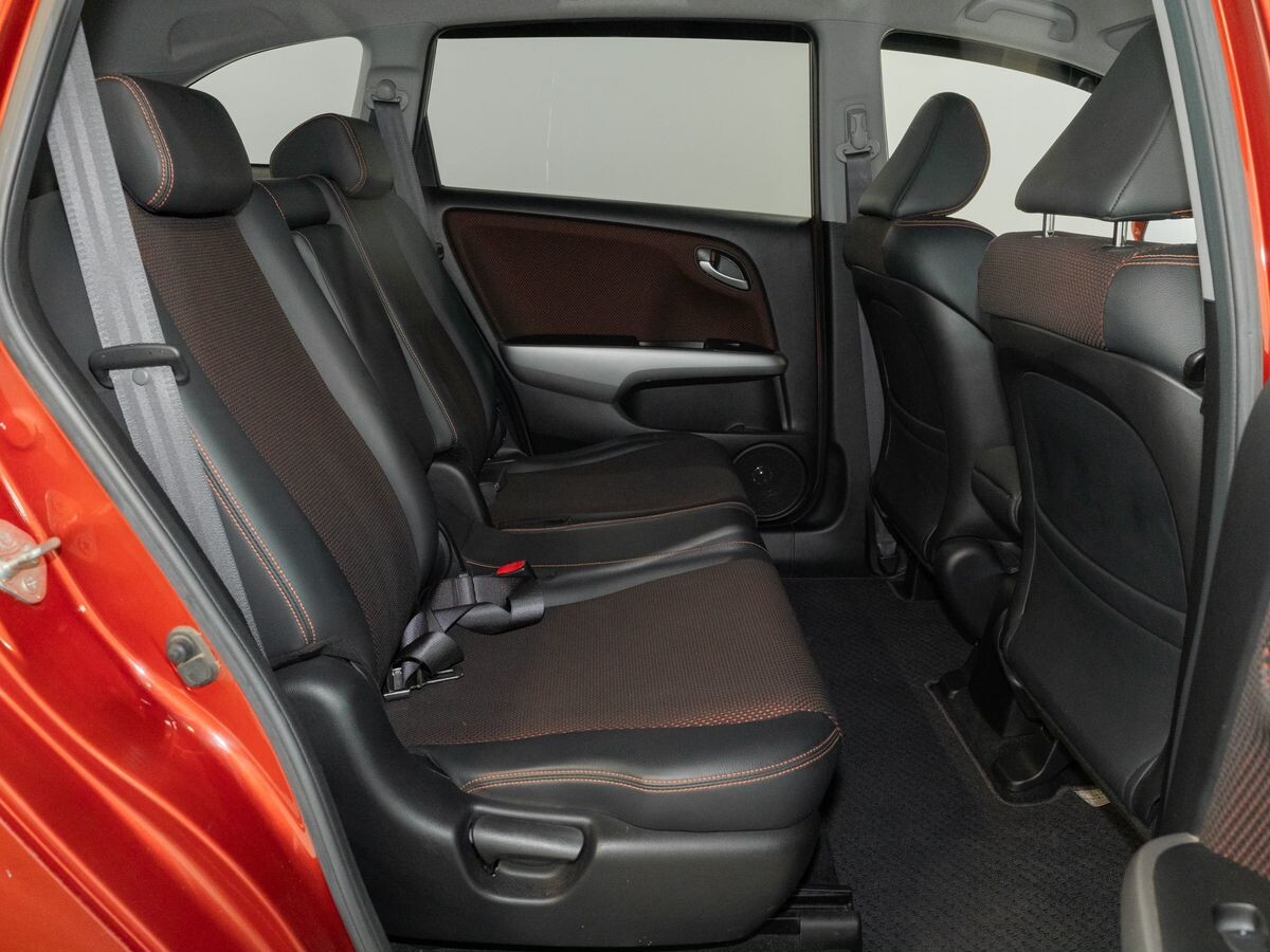 Honda Stream 2010 - фото автомобиля