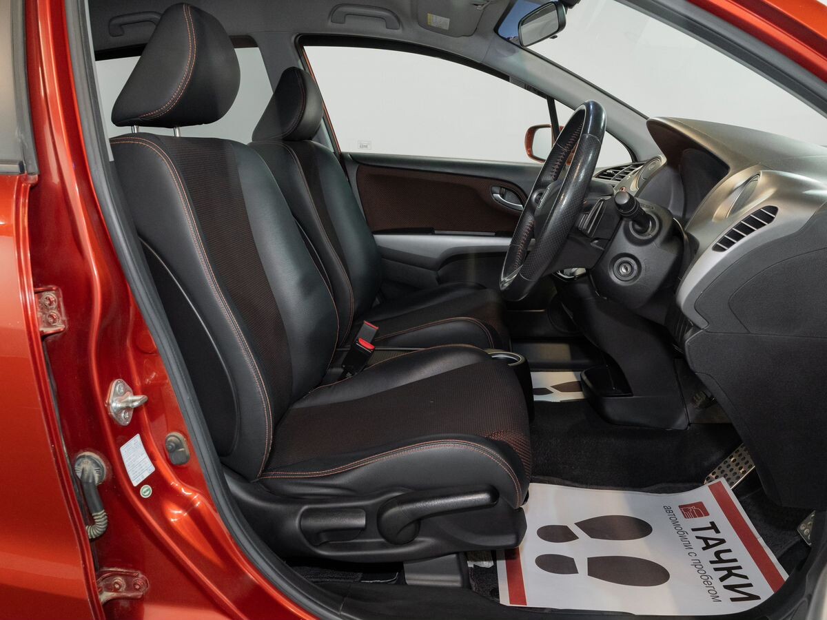 Honda Stream 2010 - фото автомобиля