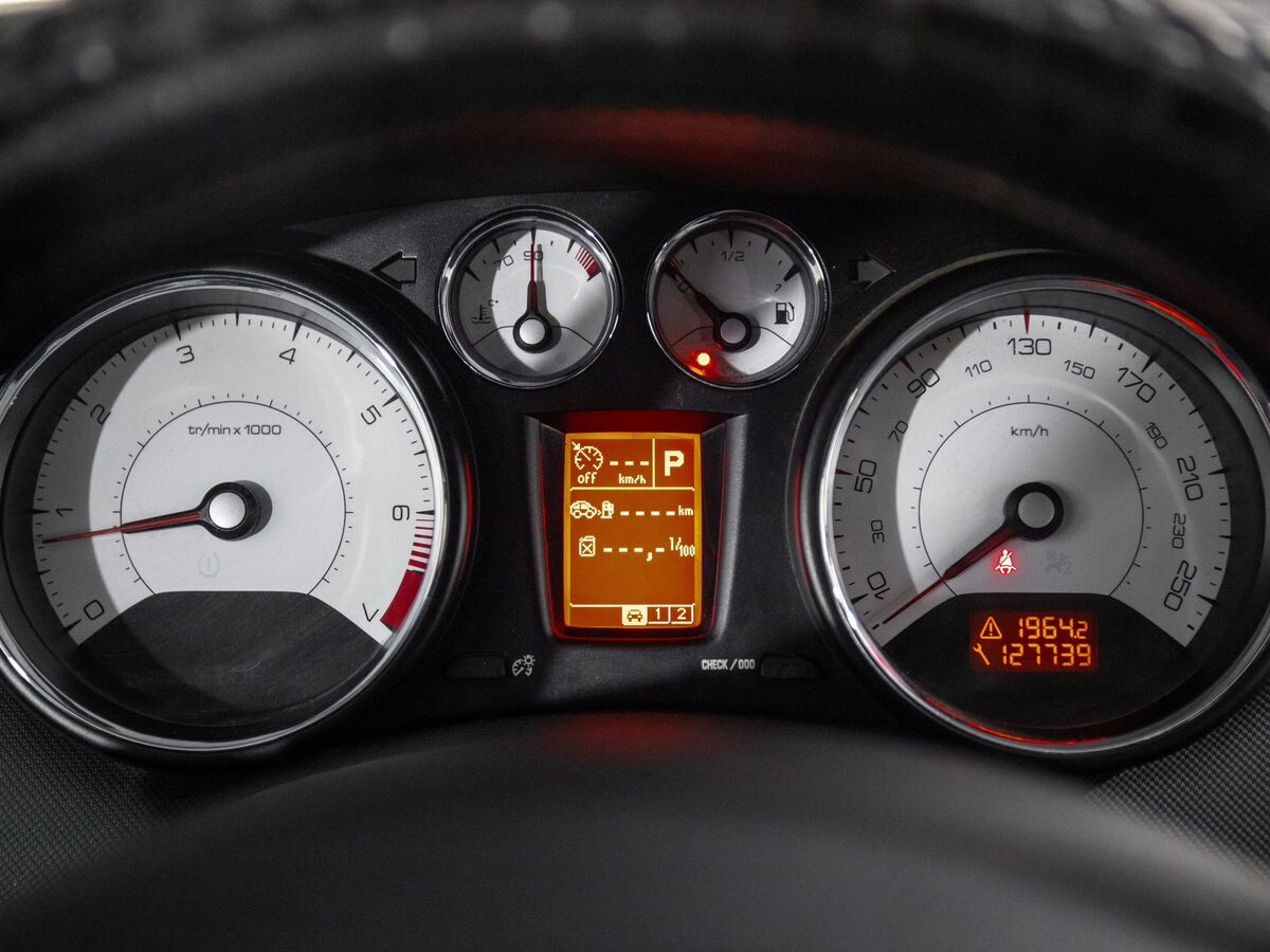 Peugeot 408 2015 - фото автомобиля