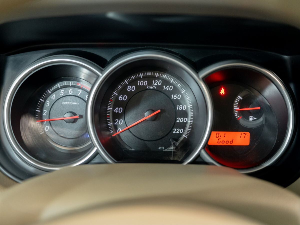 Nissan Tiida 2011 - фото автомобиля