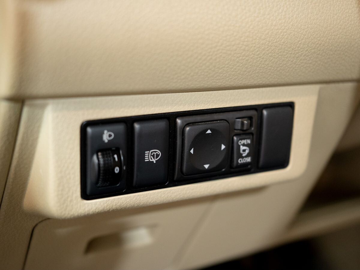 Nissan Tiida 2011 - фото автомобиля