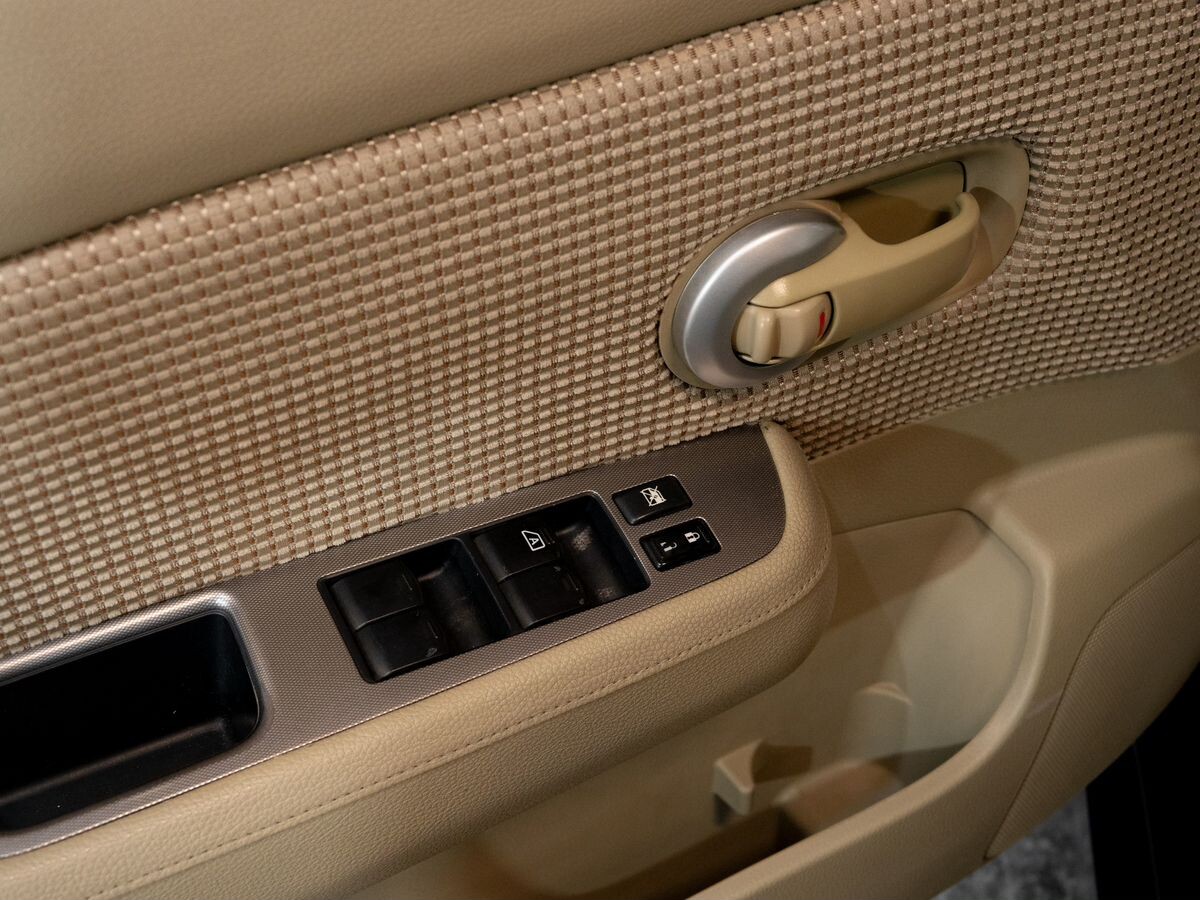 Nissan Tiida 2011 - фото автомобиля