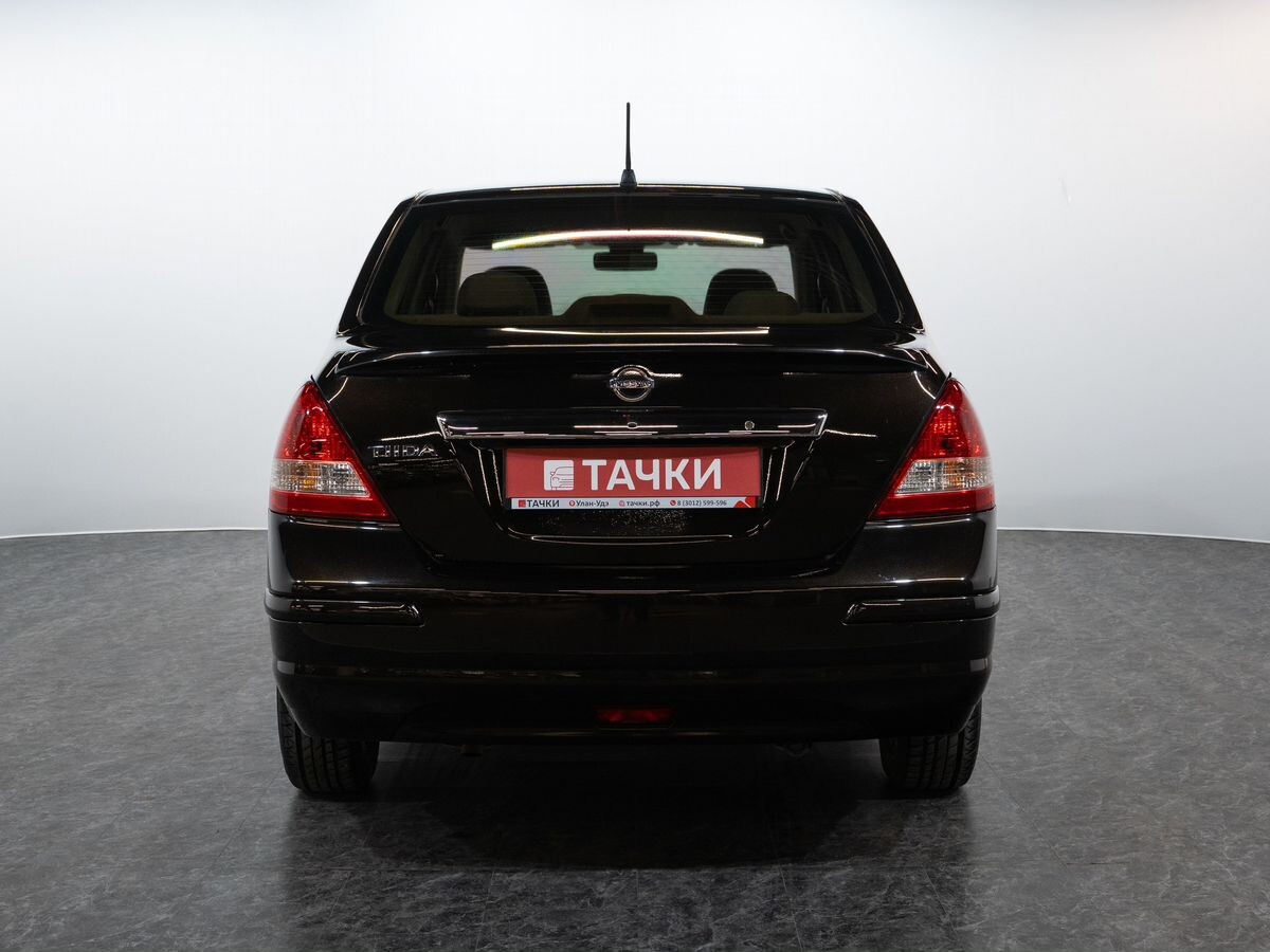 Nissan Tiida 2011 - фото автомобиля