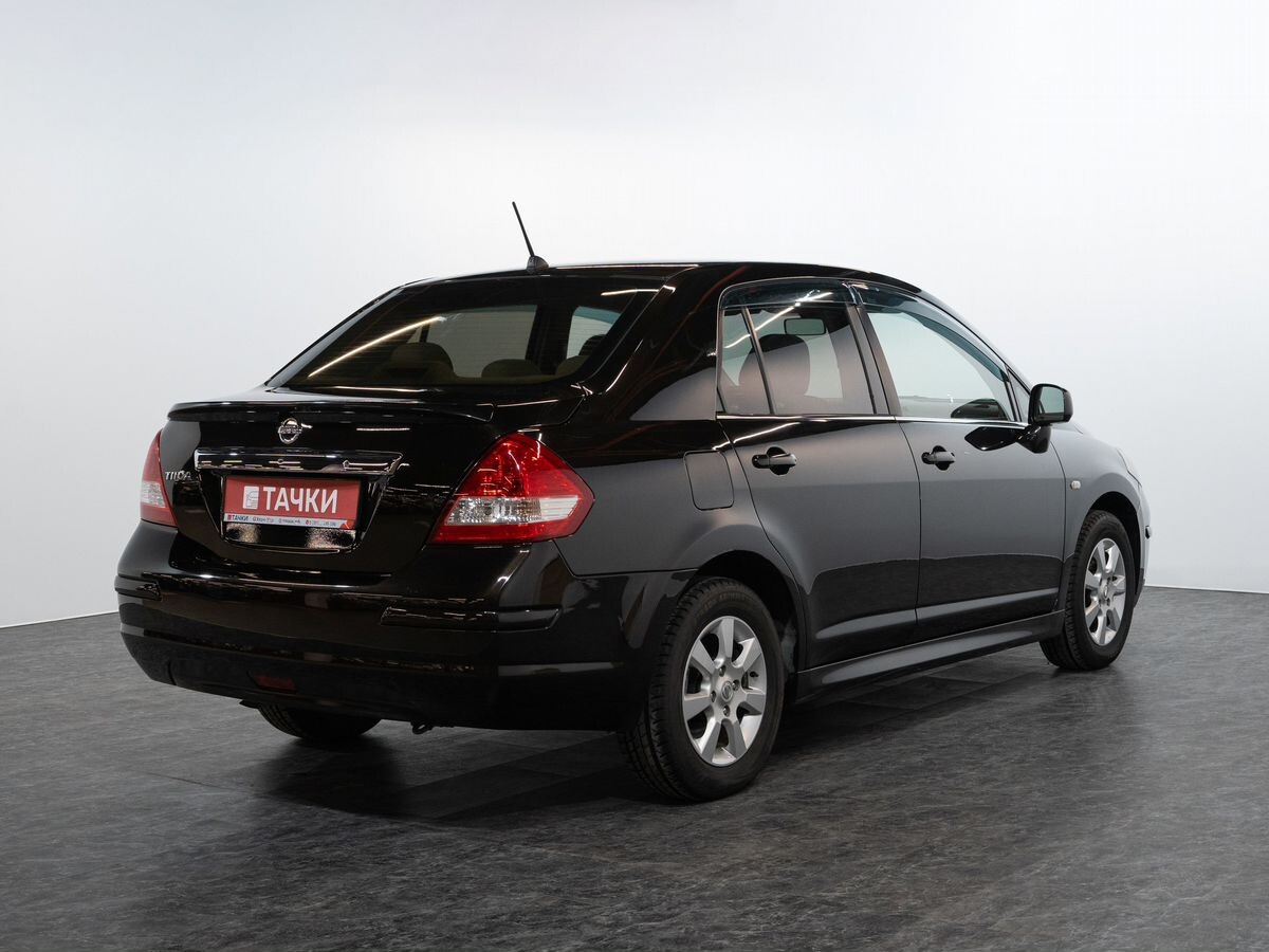 Nissan Tiida 2011 - фото автомобиля