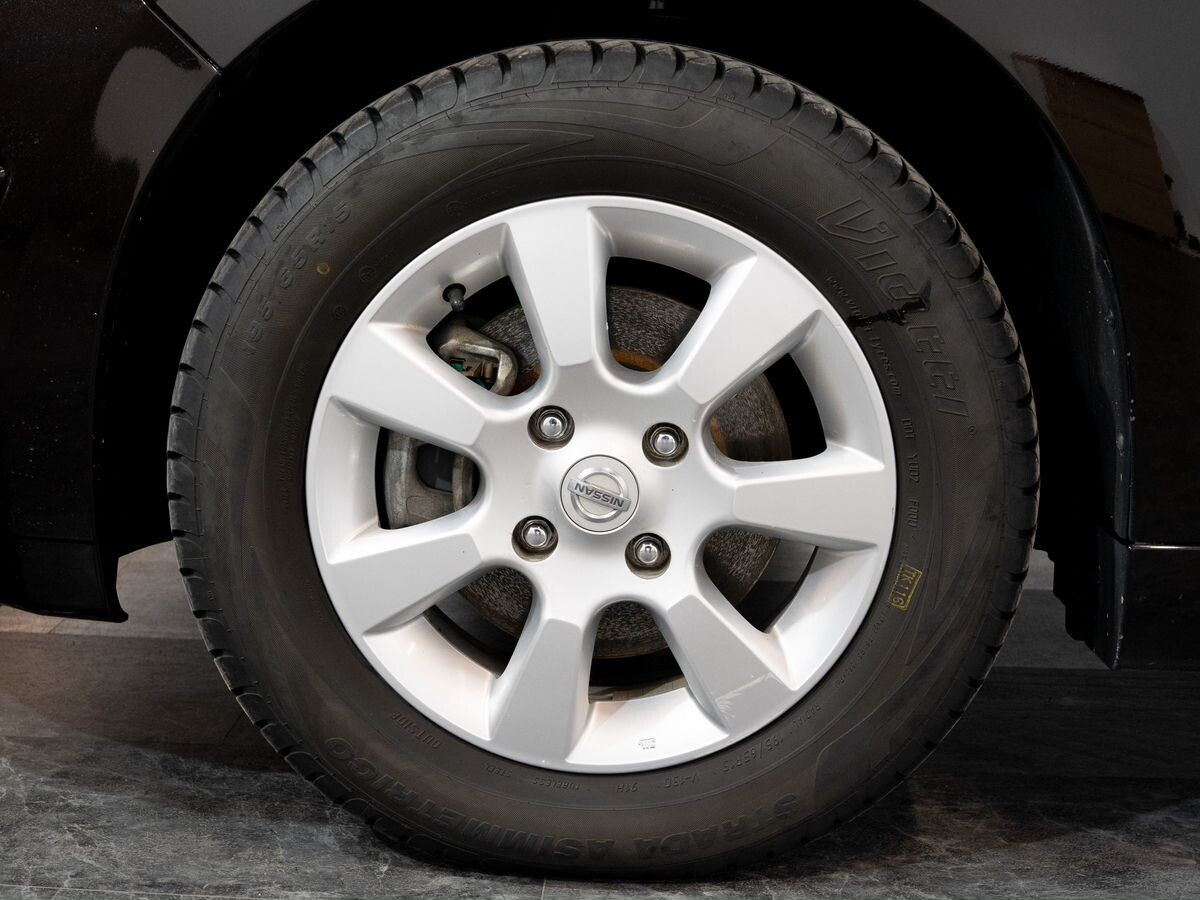 Nissan Tiida 2011 - фото автомобиля