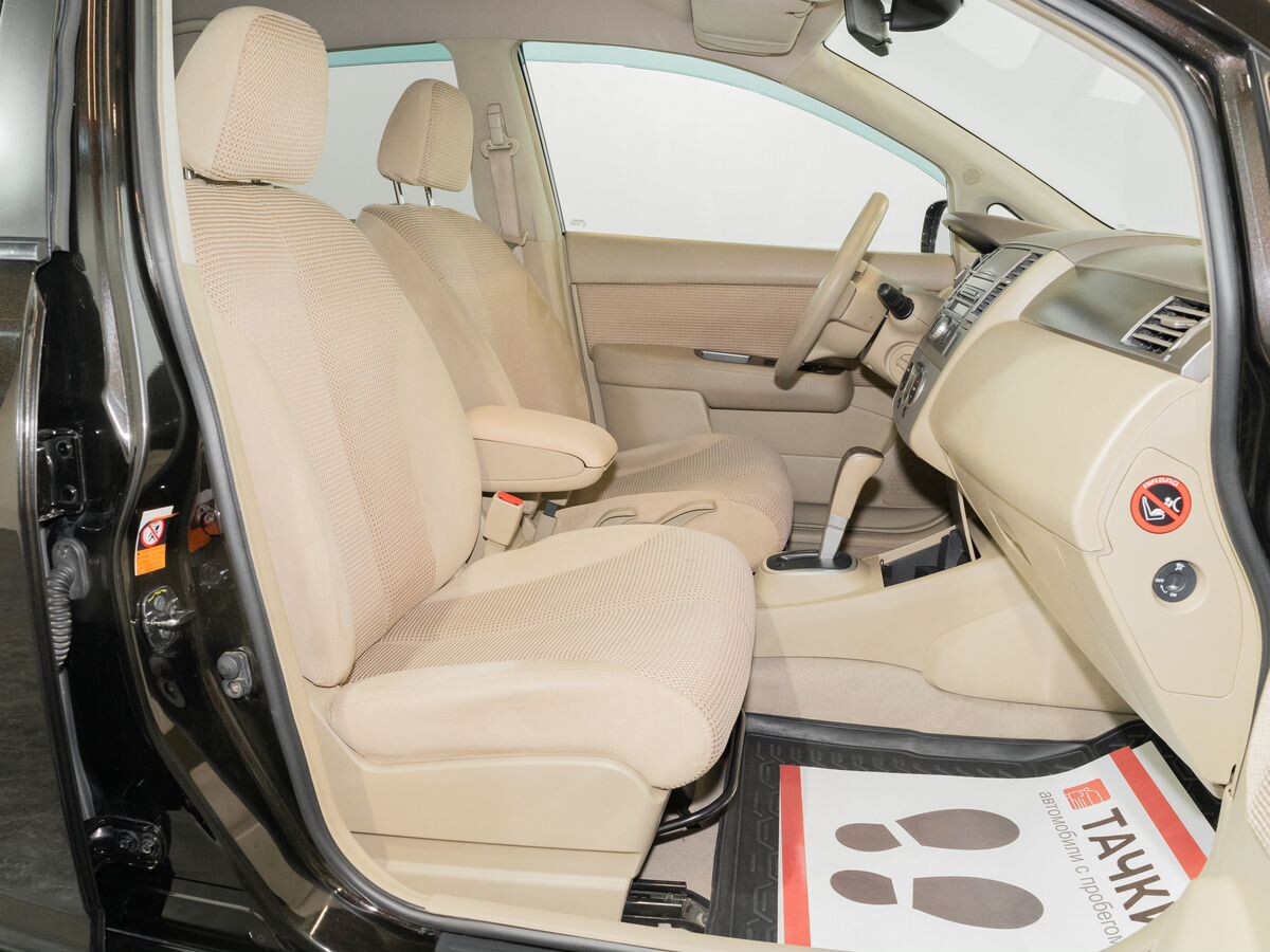 Nissan Tiida 2011 - фото автомобиля