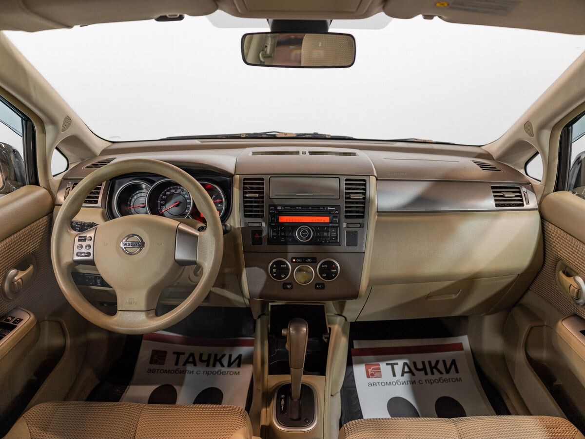 Nissan Tiida 2011 - фото автомобиля