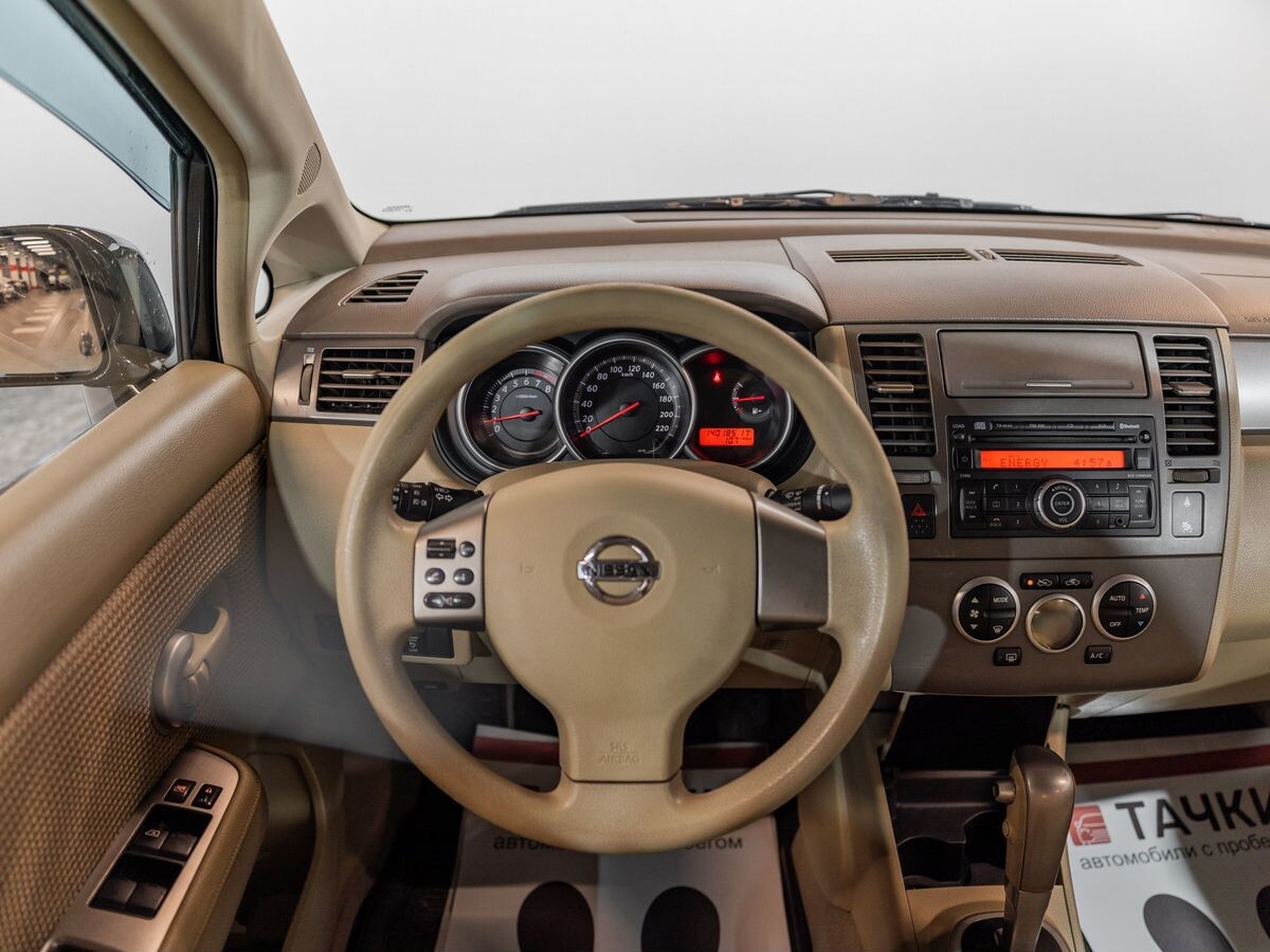 Nissan Tiida 2011 - фото автомобиля