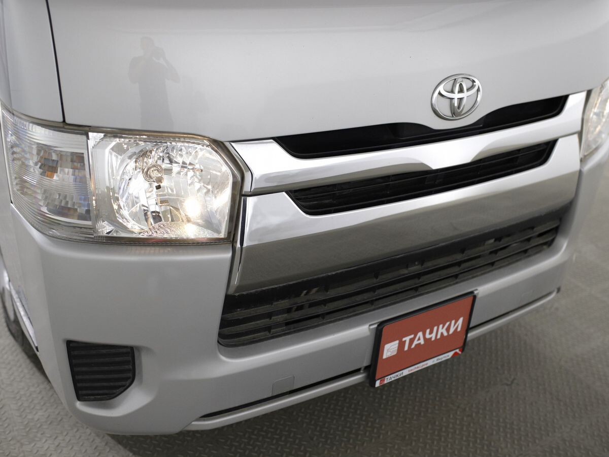 Toyota HiAce 2017 - фото автомобиля