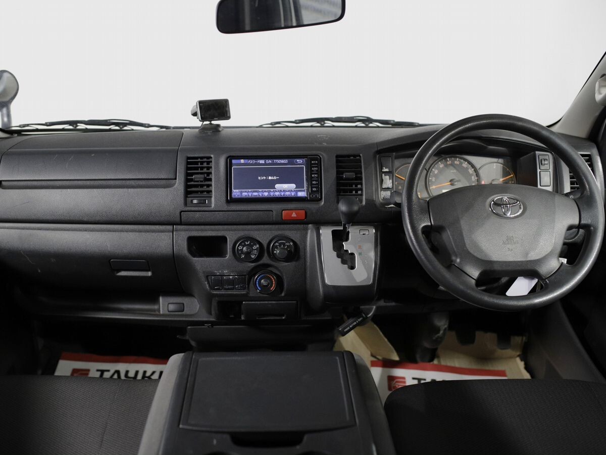 Toyota HiAce 2017 - фото автомобиля