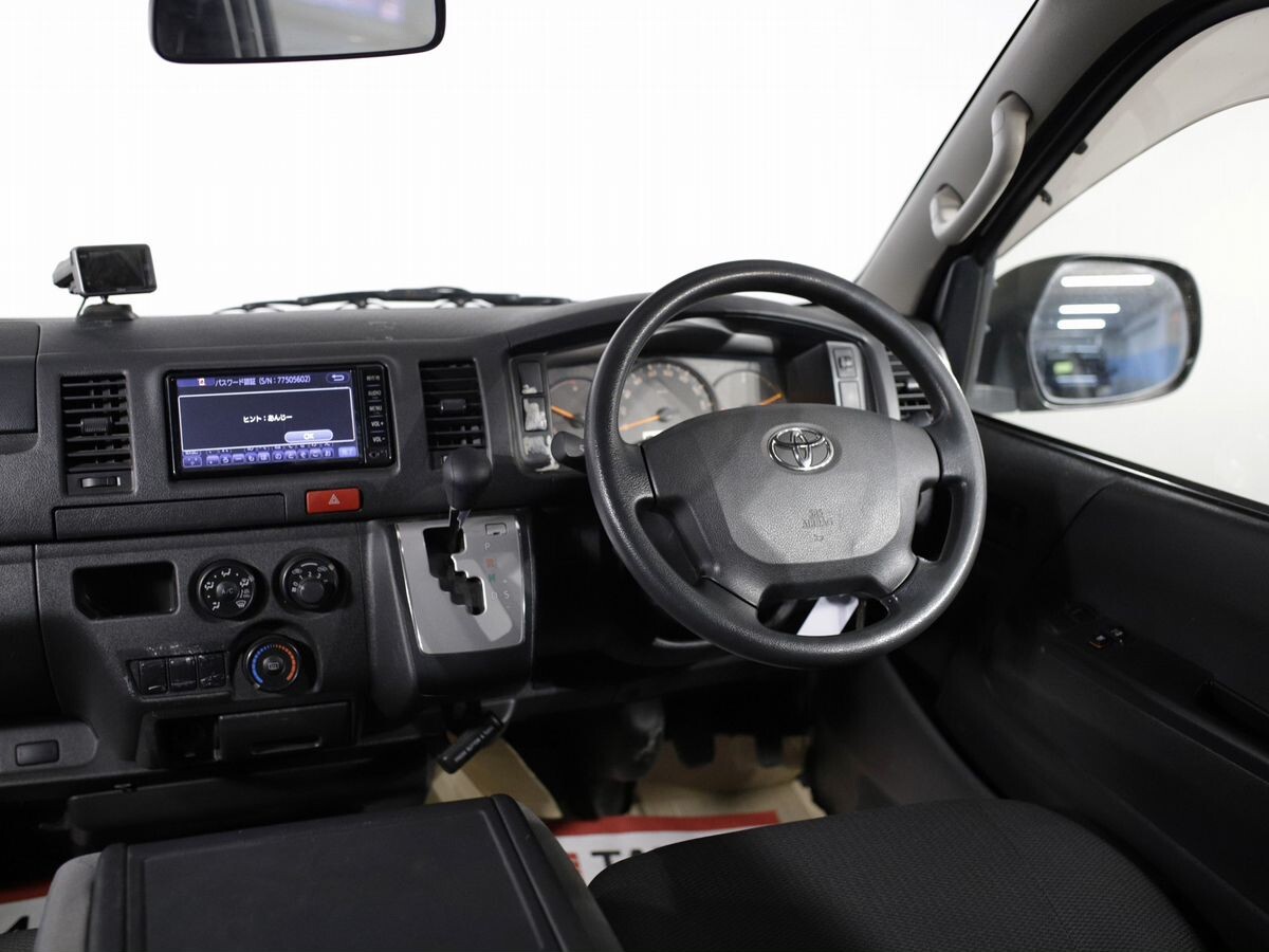 Toyota HiAce 2017 - фото автомобиля