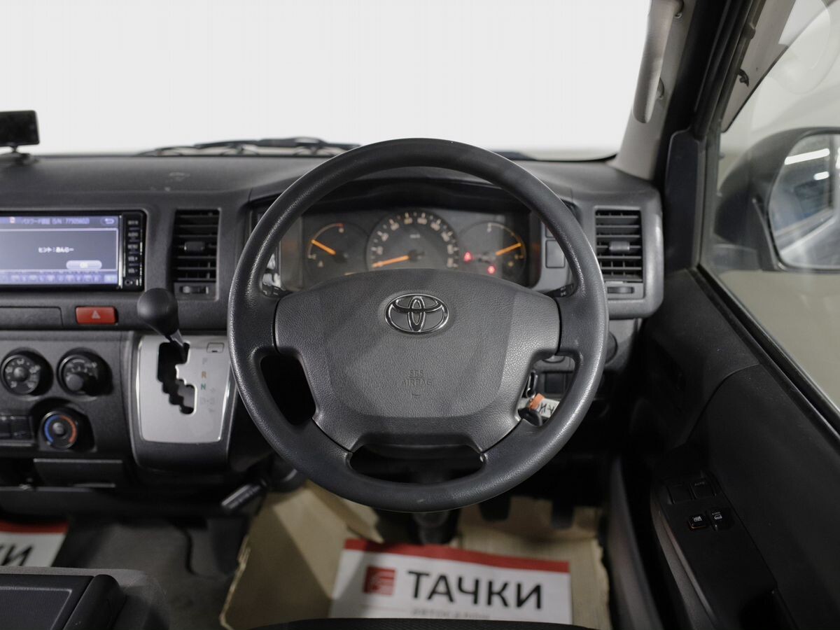 Toyota HiAce 2017 - фото автомобиля