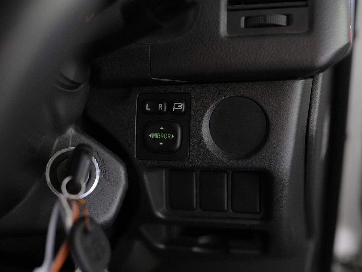 Toyota HiAce 2017 - фото автомобиля