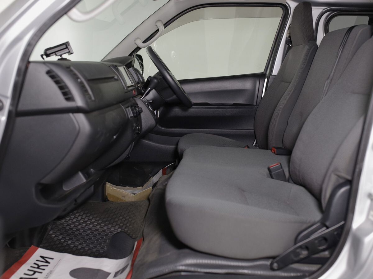 Toyota HiAce 2017 - фото автомобиля