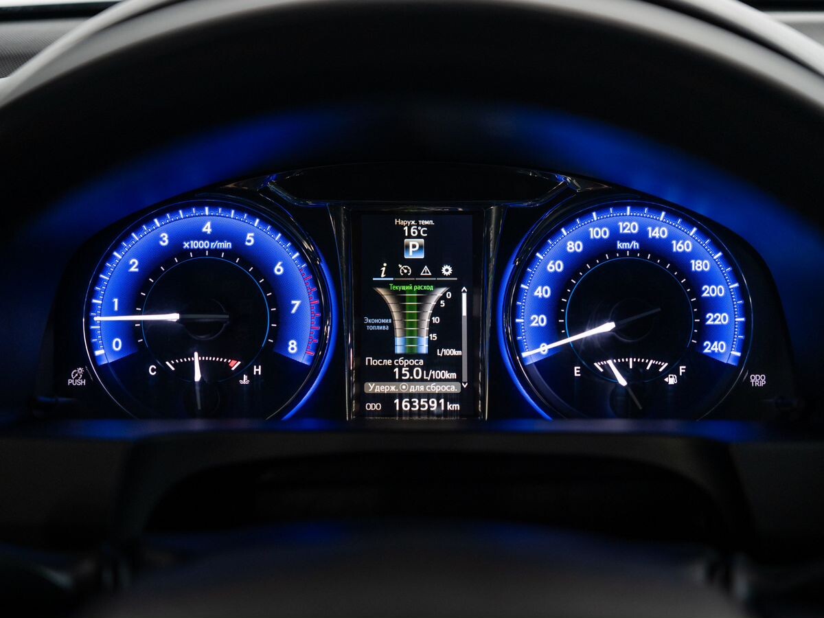 Toyota Camry 2016 - фото автомобиля