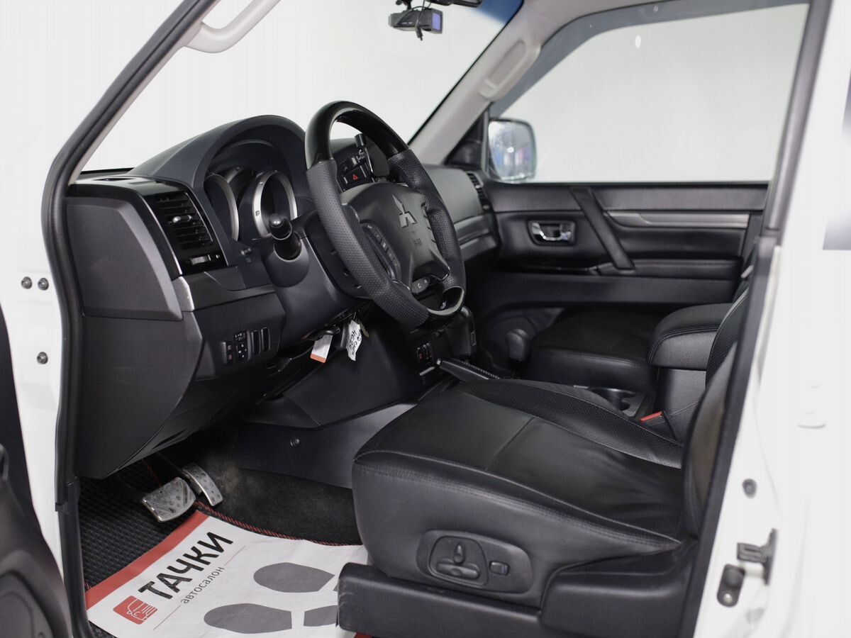 Mitsubishi Pajero 2011 - фото автомобиля