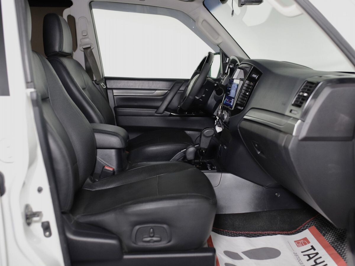 Mitsubishi Pajero 2011 - фото автомобиля