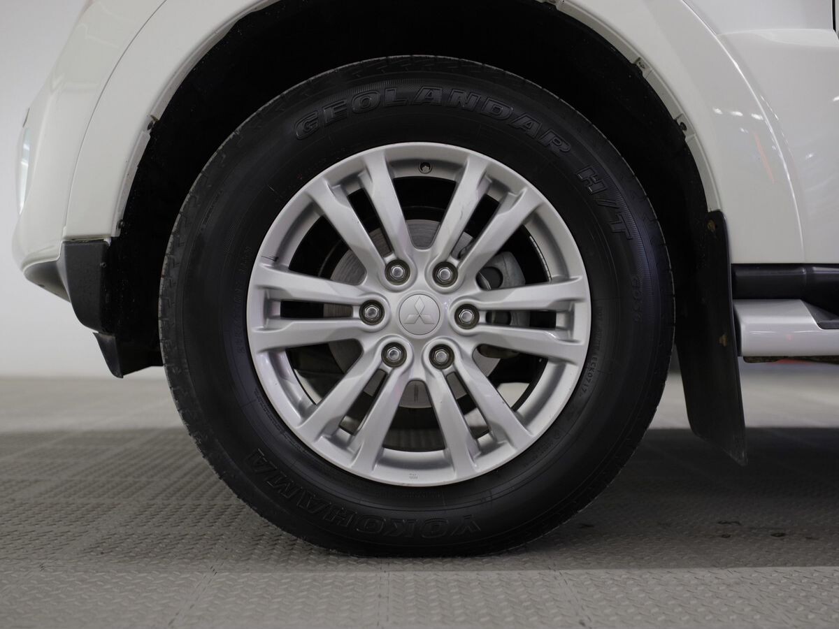 Mitsubishi Pajero 2011 - фото автомобиля