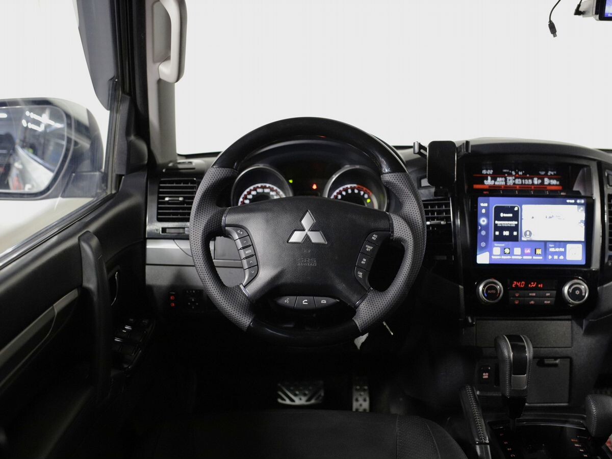 Mitsubishi Pajero 2011 - фото автомобиля