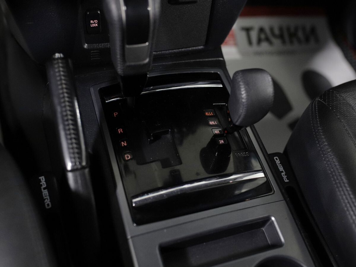 Mitsubishi Pajero 2011 - фото автомобиля