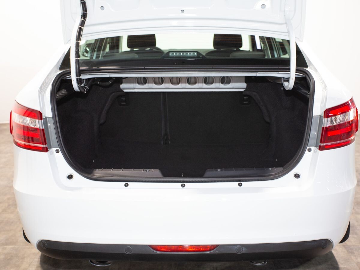 Lada (ВАЗ) Vesta 2018 - фото автомобиля