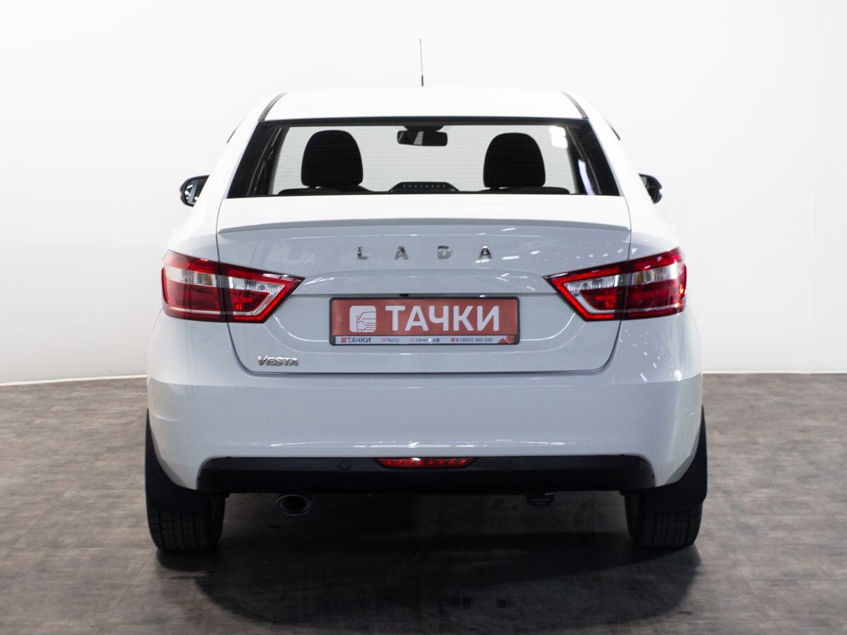 Lada (ВАЗ) Vesta 2018 - фото автомобиля
